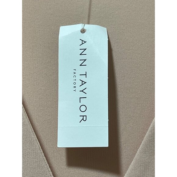 Ann Taylor Factory Blush V Neck Blouse Womens Medium 3/4 Sleeve NWT - Picture 9 of 13